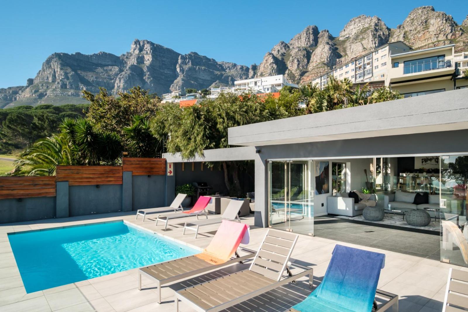 Valtameri in Camps Bay by Nox